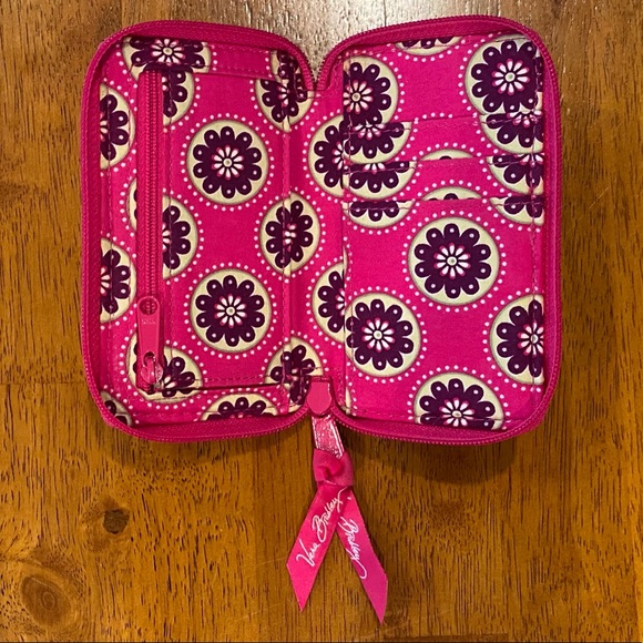 ⭐️ Vera Bradley Wristlet Wallet - Picture 3 of 3